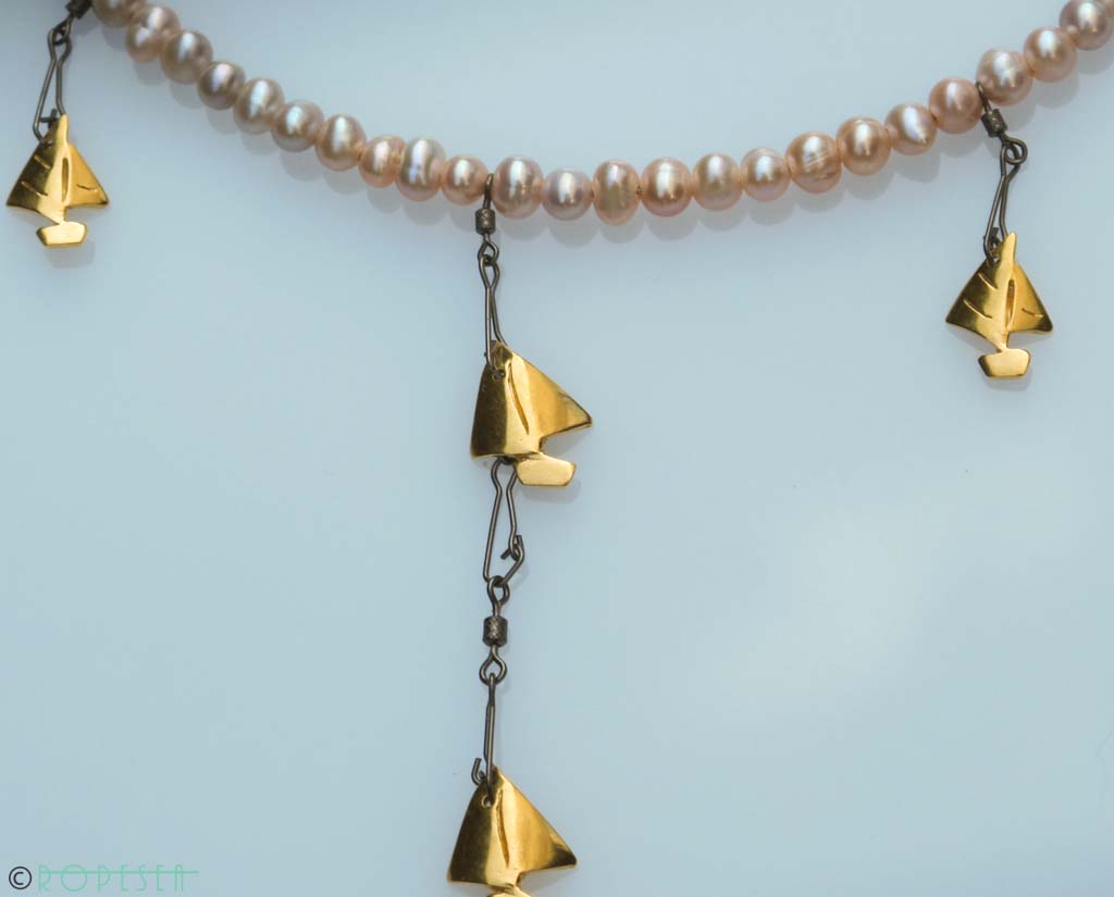 Mauve pearls 4 gold sailing boat - Image 4