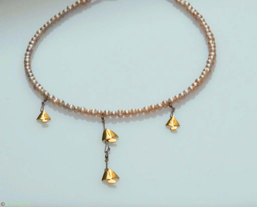 Mauve pearls 4 gold sailing boat - Image 5